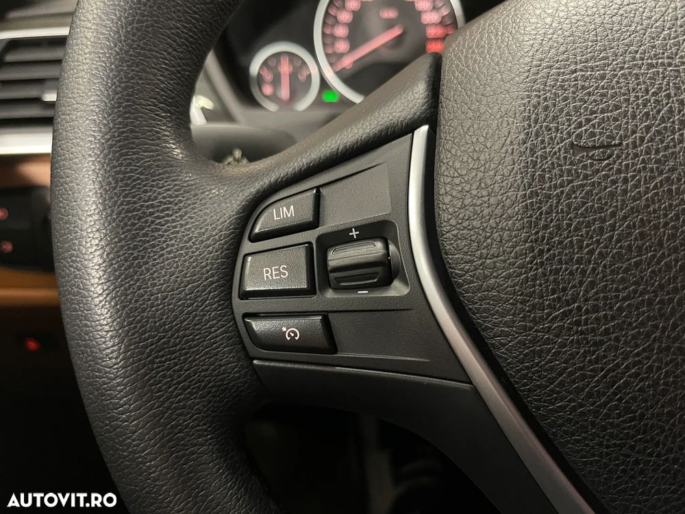 BMW Seria 3 330e iPerformance Luxury Line - 27