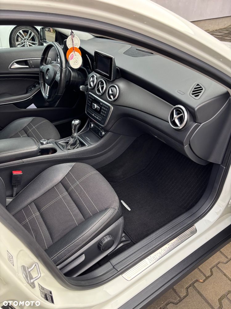 Mercedes-Benz GLA 200 (CDI) d - 10