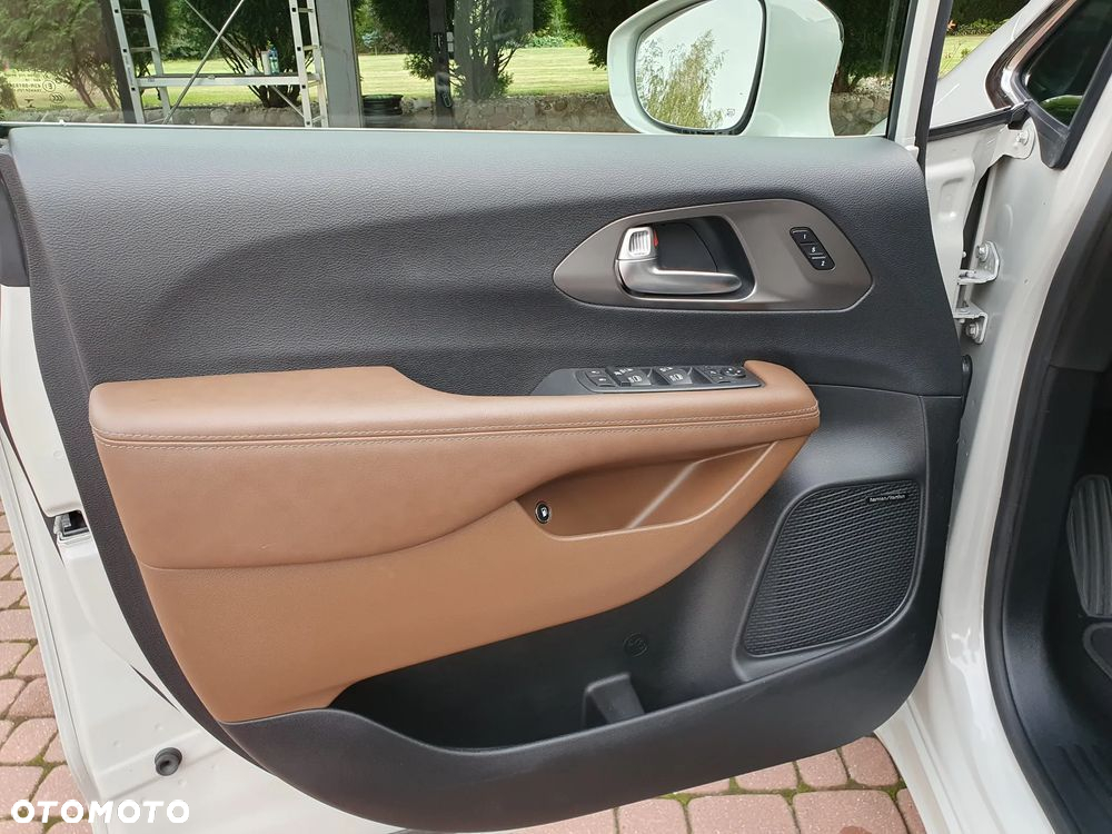 Chrysler Pacifica - 25