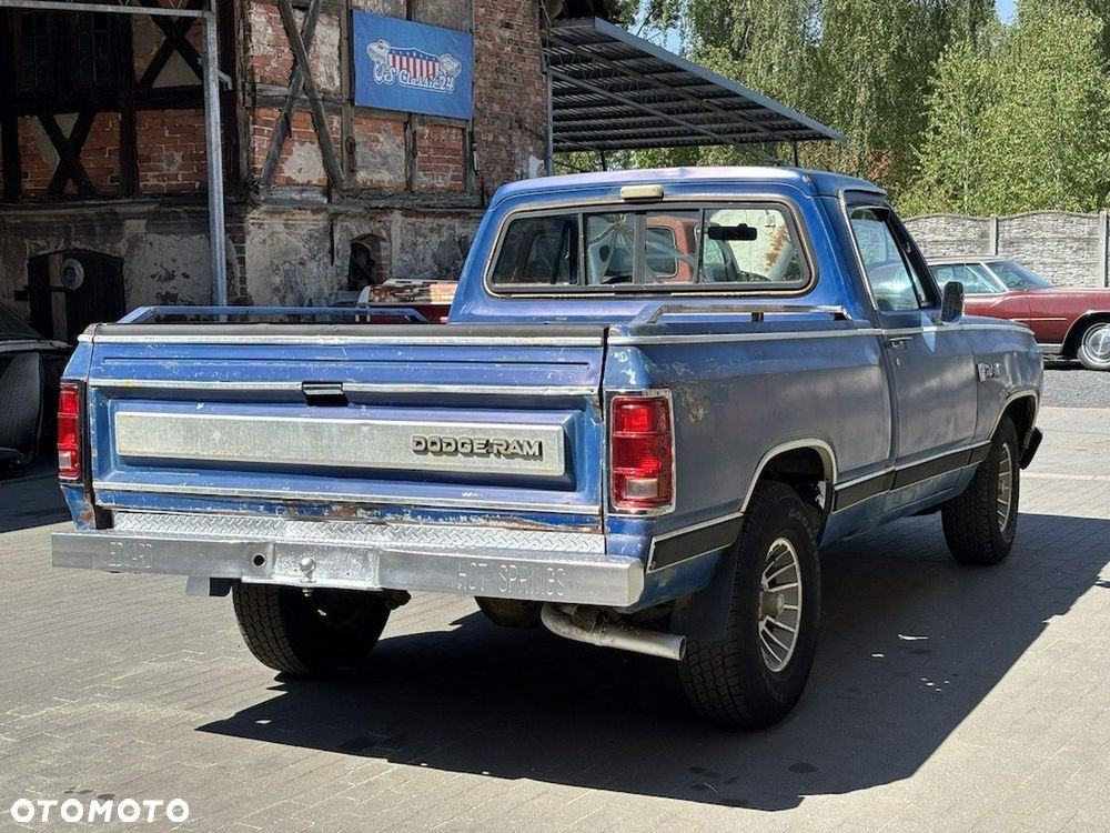Dodge RAM - 8