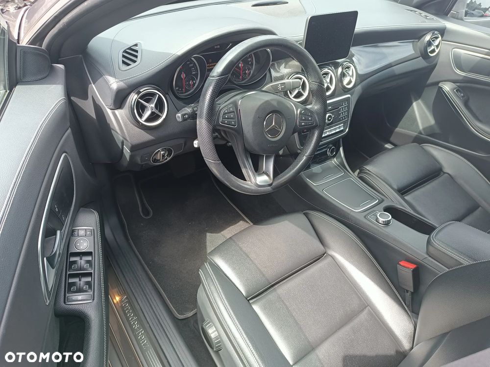 Mercedes-Benz CLA 180 7G-DCT UrbanStyle Edition - 8