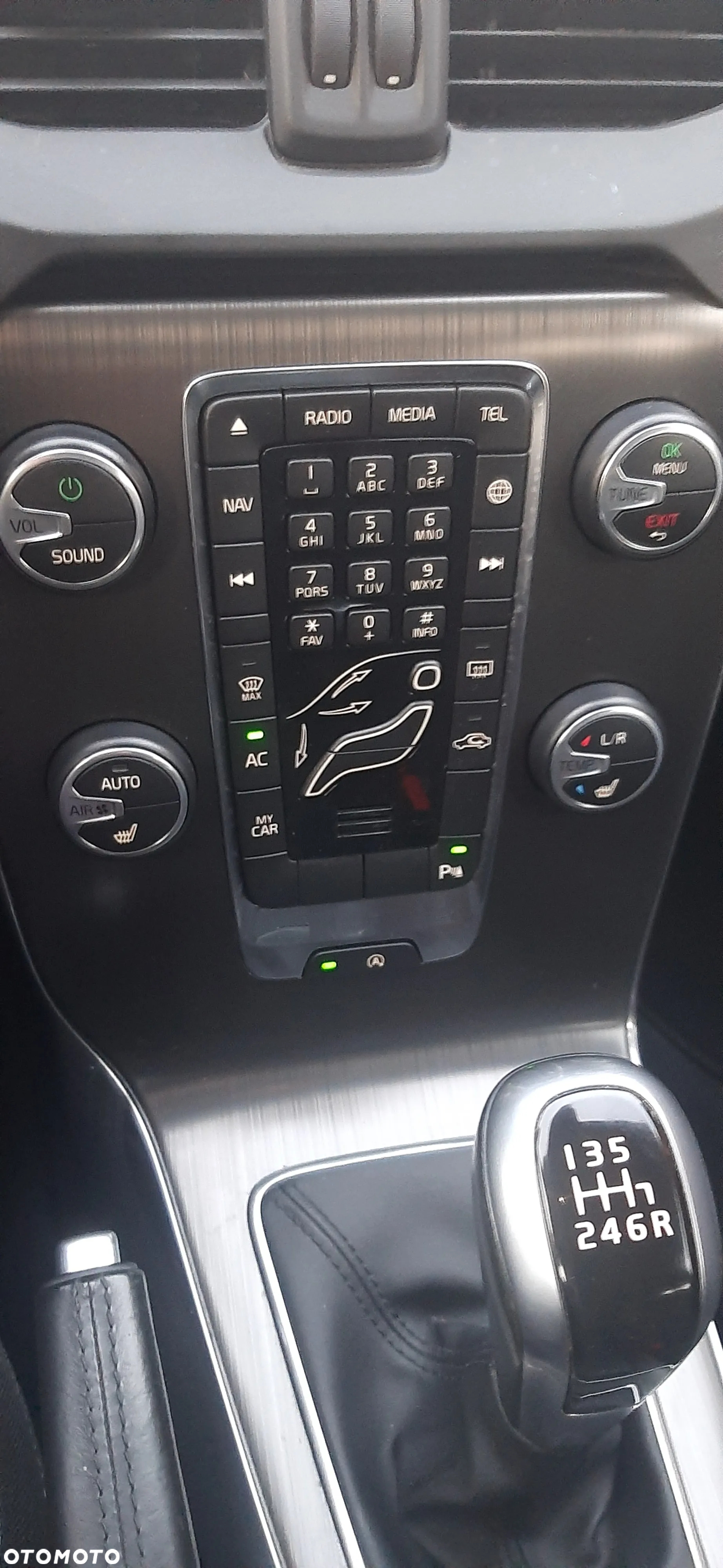 Volvo V40 D3 Drive-E Momentum - 23