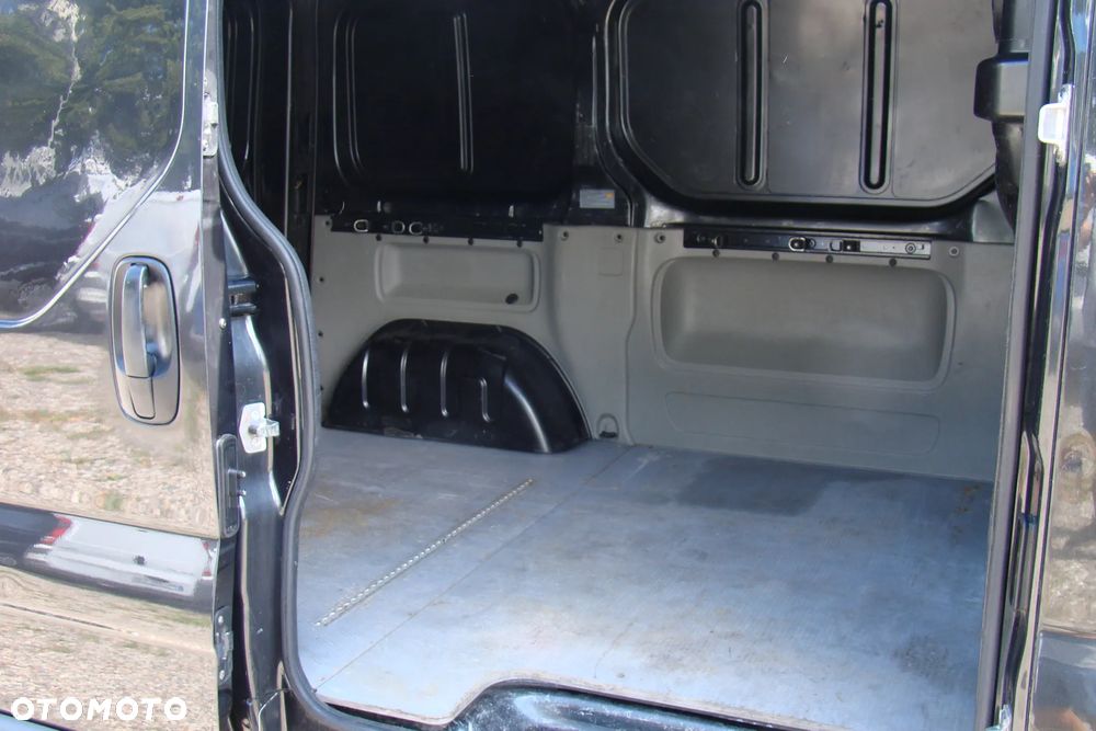Opel Vivaro - 10
