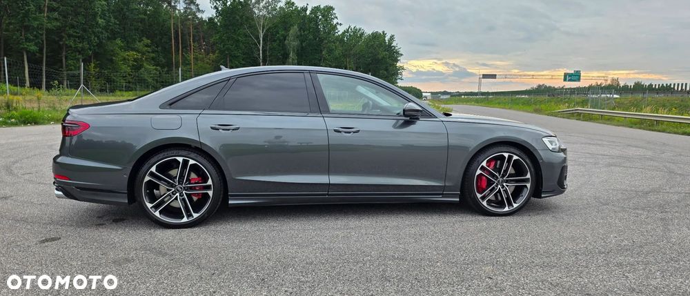 Audi S8 - 4