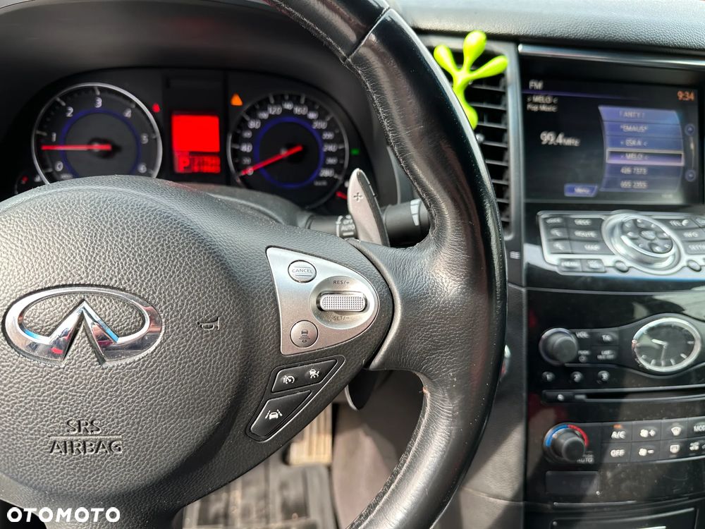 Infiniti FX - 11