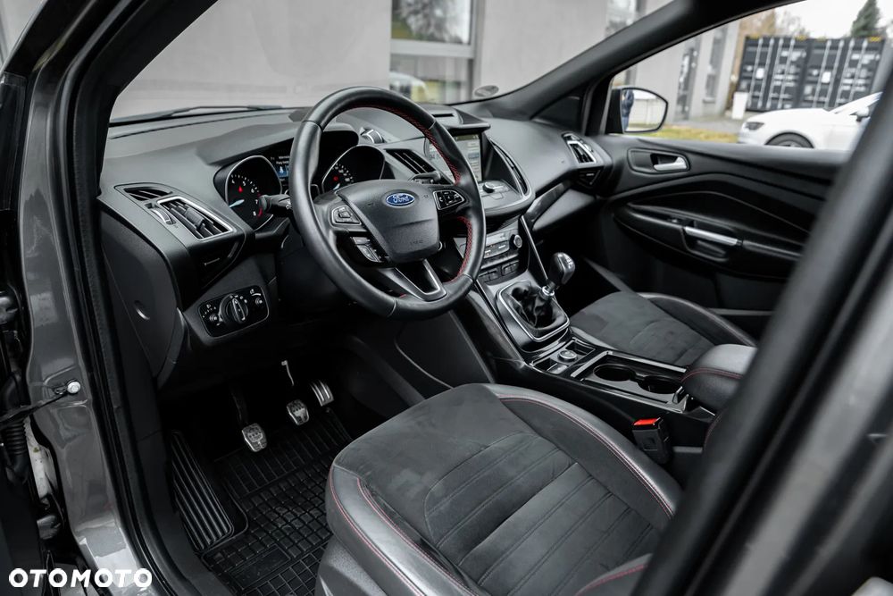 Ford Kuga 1.5 EcoBoost 2x4 ST-Line - 17