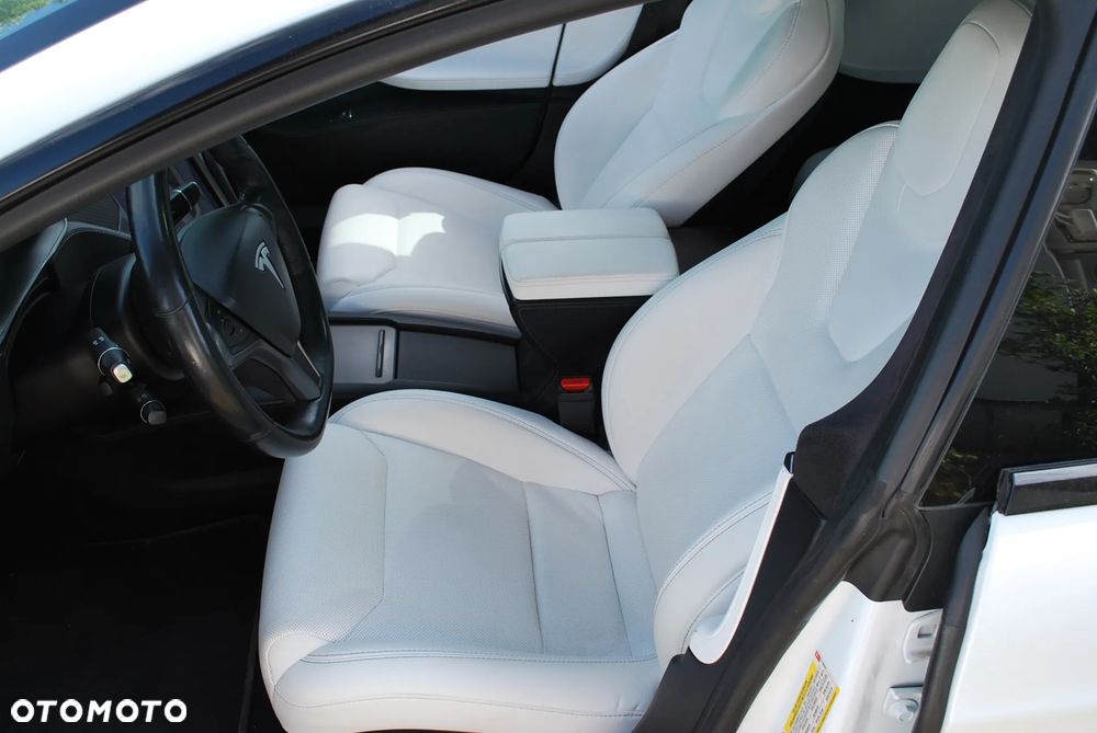 Tesla Model S - 24