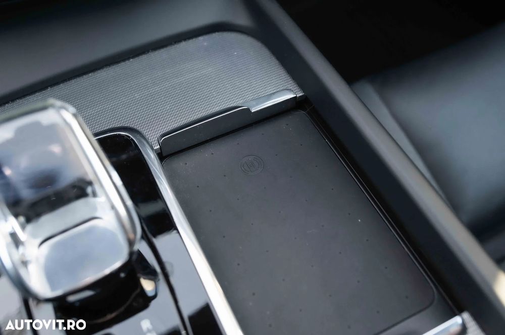 Volvo XC 60 B4 D AWD Plus Dark - 37