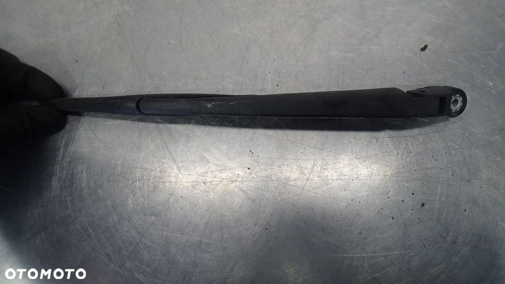 RAMIĘ WYCIERACZKI TYLNEJ SUZUKI SX4 1.9DDIS - 2