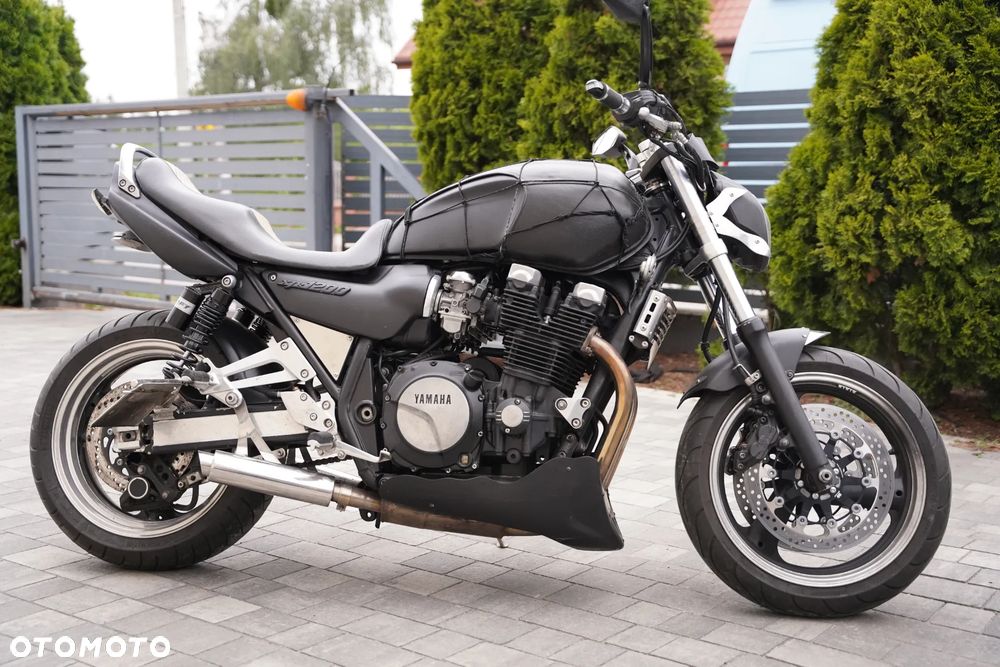 Yamaha XJR - 6