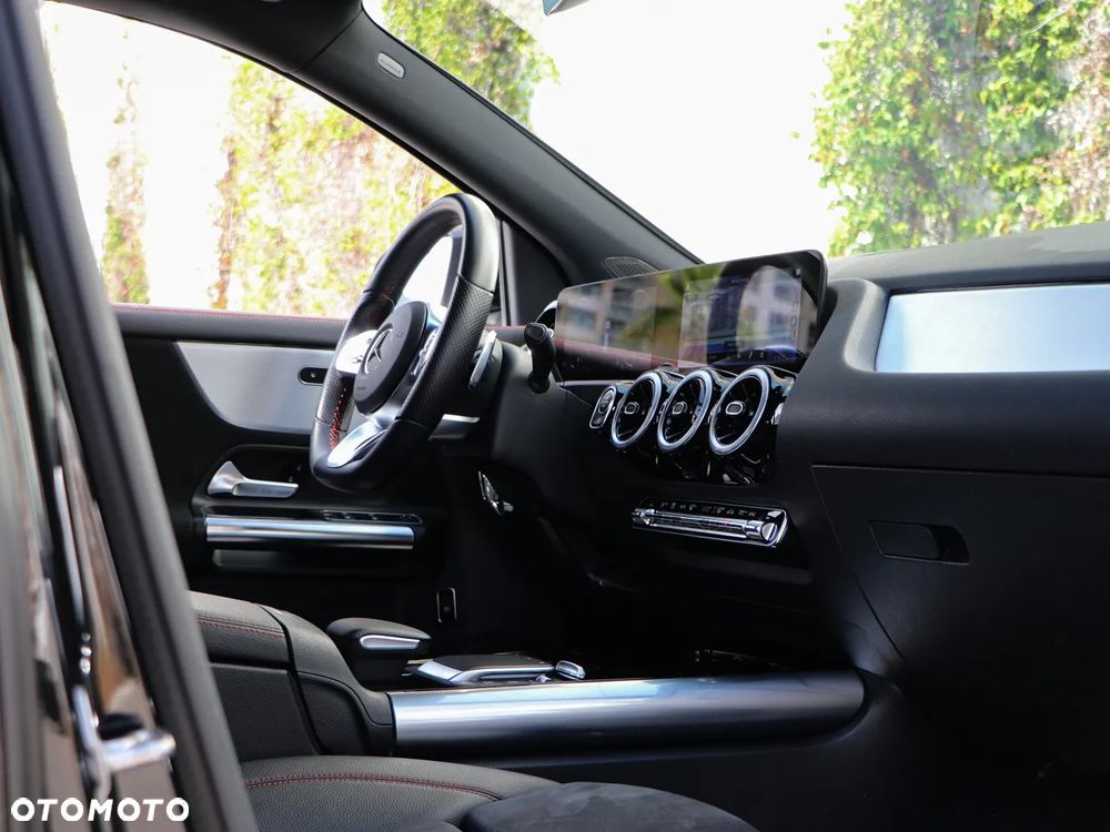 Mercedes-Benz GLA 200 AMG Line - 14