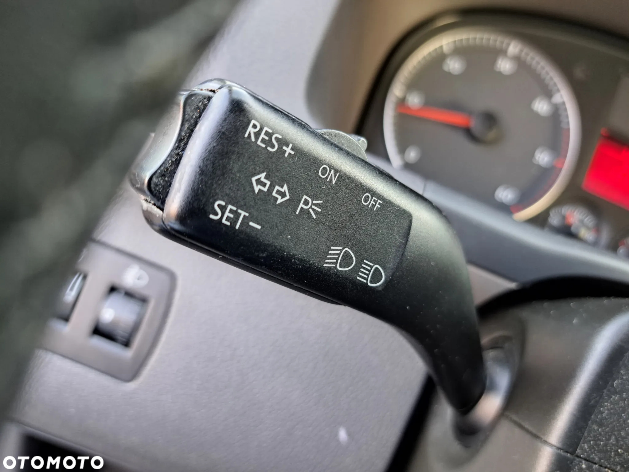 Volkswagen Touran - 25