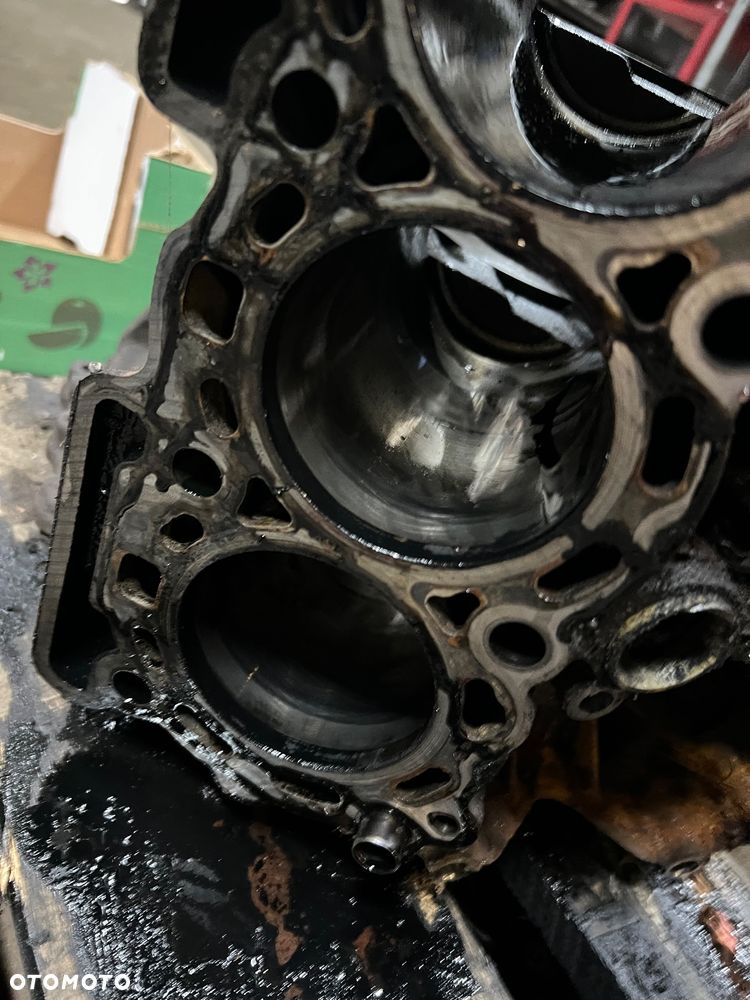 Blok silnika Land Rover Discovery 3 2.7tdv6 - 10