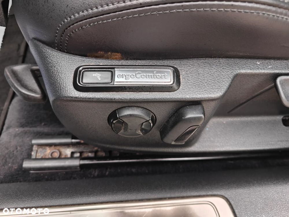 Volkswagen Passat Variant 2.0 TDI Bi-Turbo BMT 4Mot Highline DSG - 32