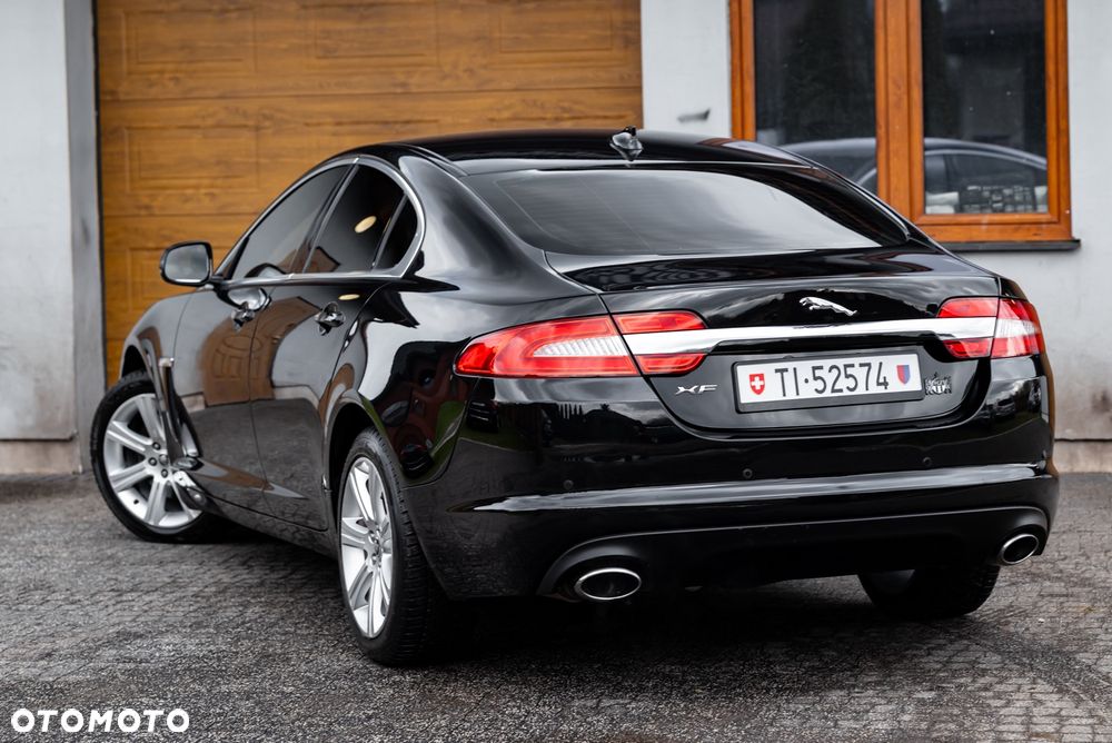 Jaguar XF 2.0 T Prestige - 12