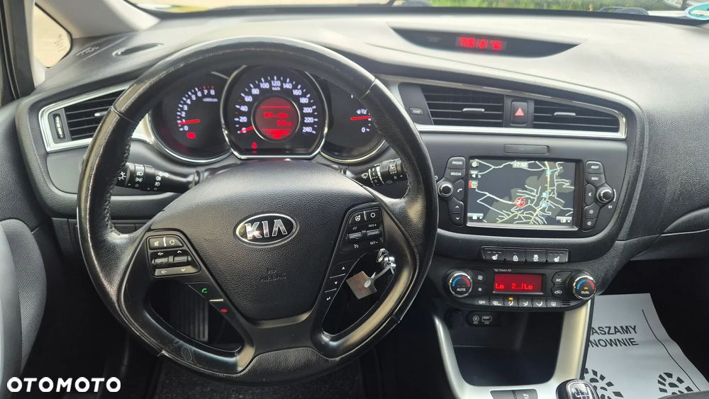Kia Ceed 1.0 T-GDI ISG Dream-Team Edition - 30
