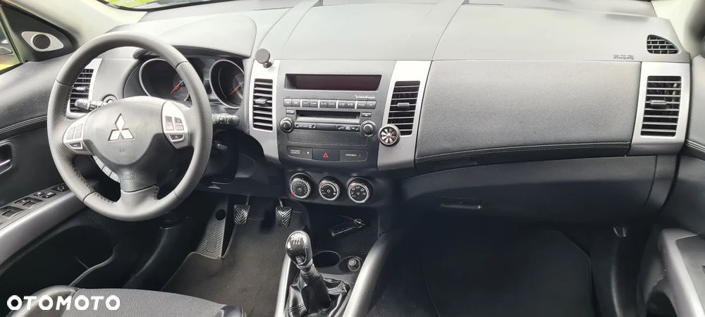 Mitsubishi Outlander 2.0 DID Intense + - 24
