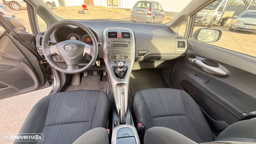 Toyota Auris 1.4 VVT-i AC+VSC - 19