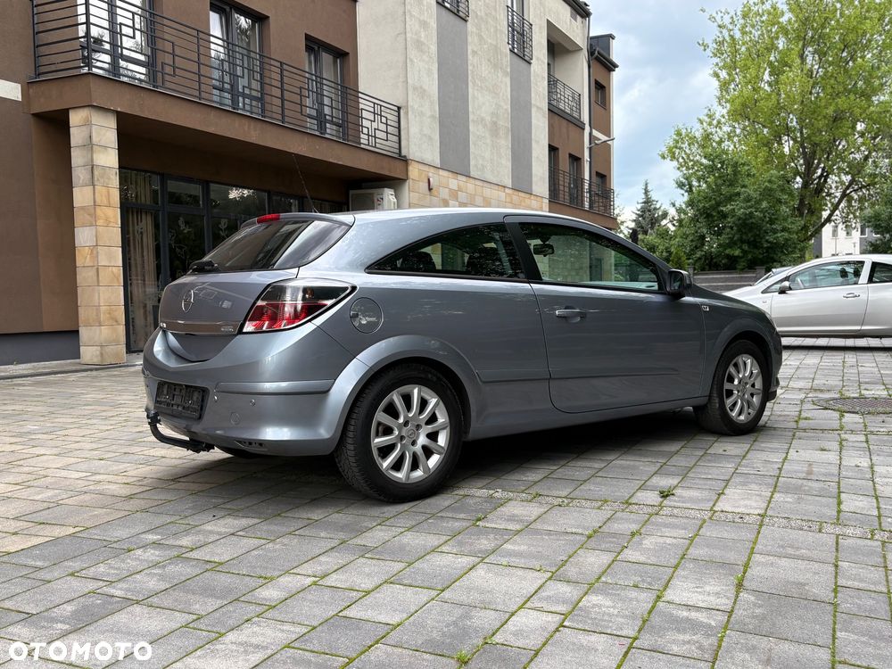 Opel Astra GTC 1.6 Edition - 2
