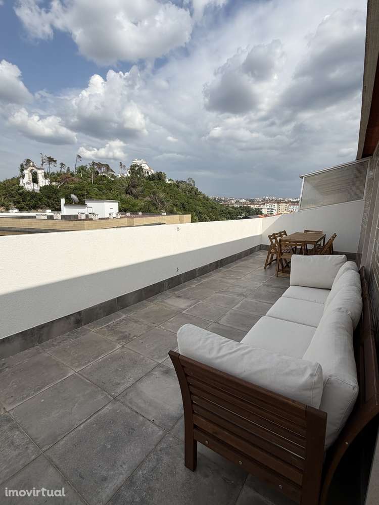 T4, na Av. N. Senhora de Fátima, com terraço e vistas desafogadas - Grande imagem: 2/17