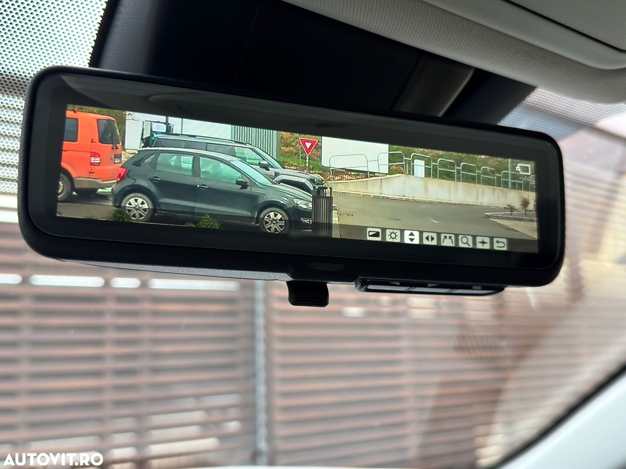 Toyota RAV4 2.5 Hybrid VVT-iE 4x4 Luxury Premium - 10