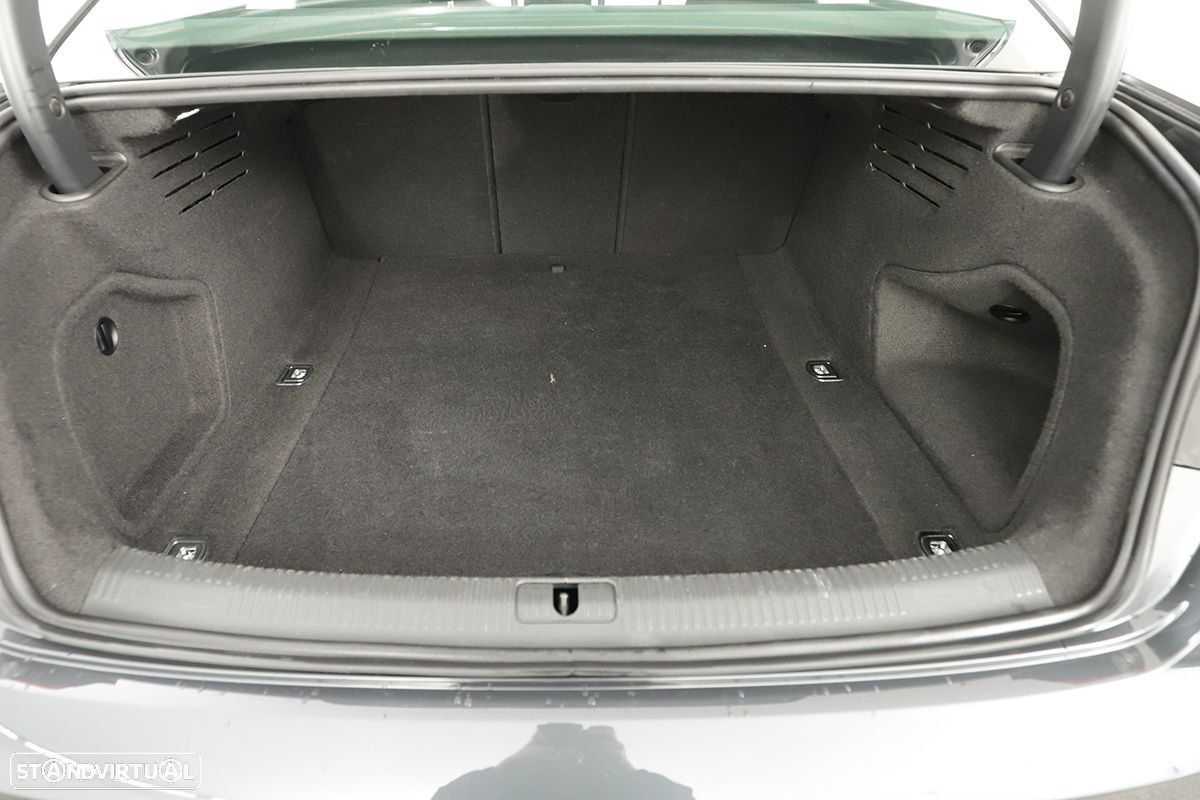 Audi A4 30 TDI S tronic - 23