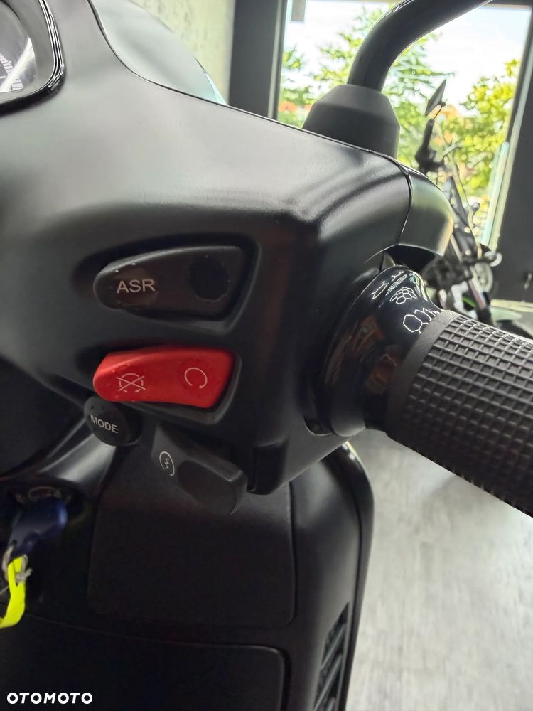 Vespa GTS - 16