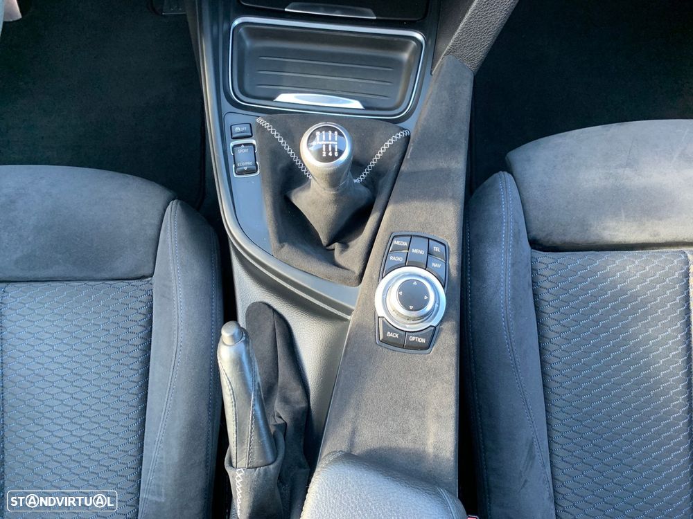 BMW 320 d Pack M - 29