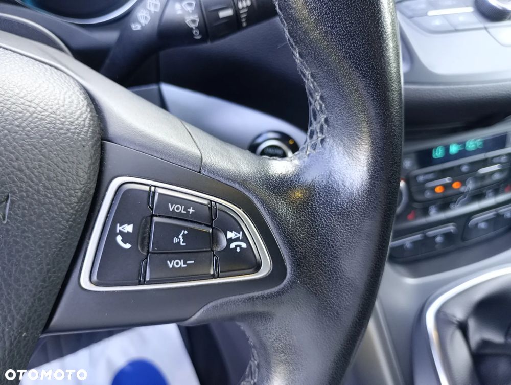 Ford Kuga 1.5 EcoBoost 2x4 Titanium - 36
