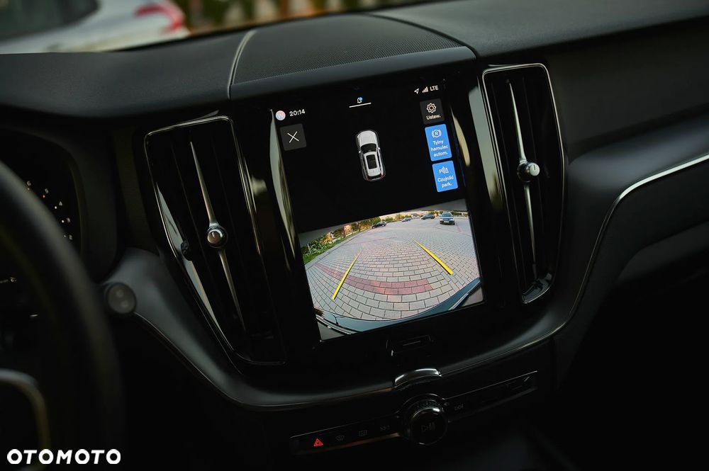 Volvo XC 60 B4 D AWD Momentum Pro - 32