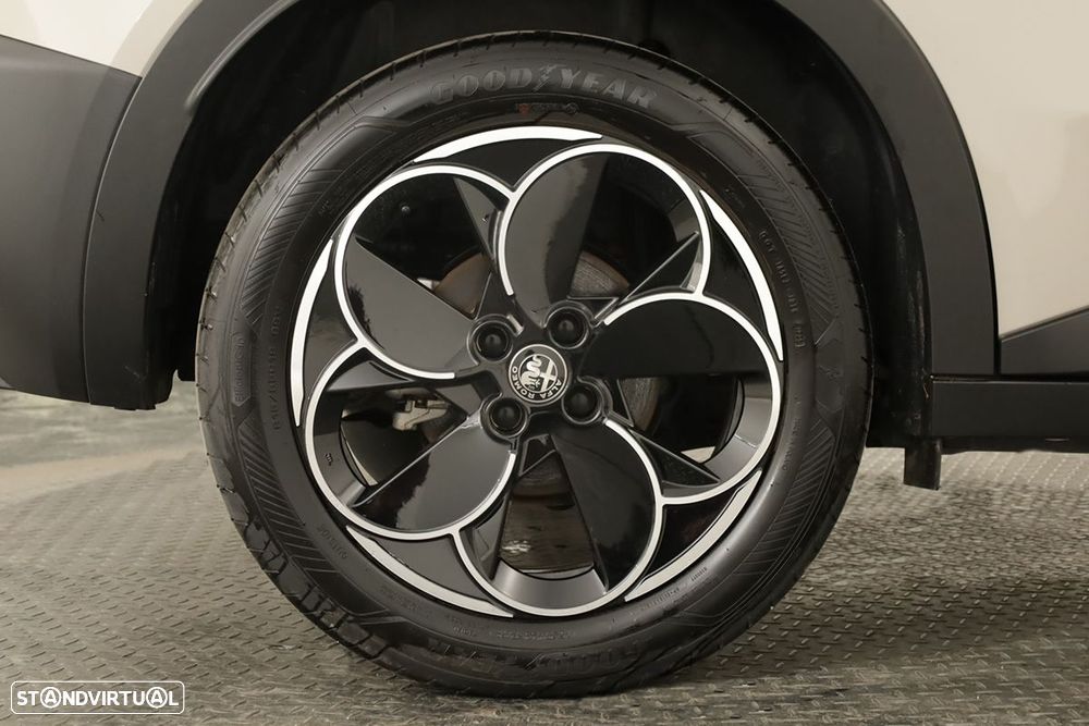 Alfa Romeo Junior Elletrica 50 kWh - 5