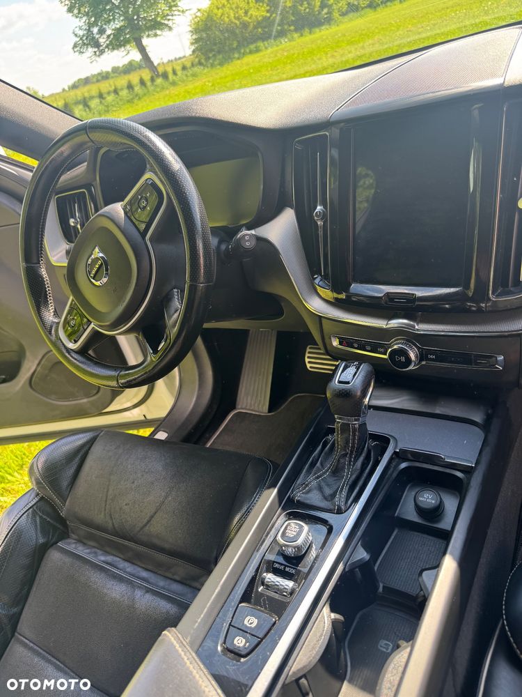 Volvo XC 60 T5 AWD R-Design - 17