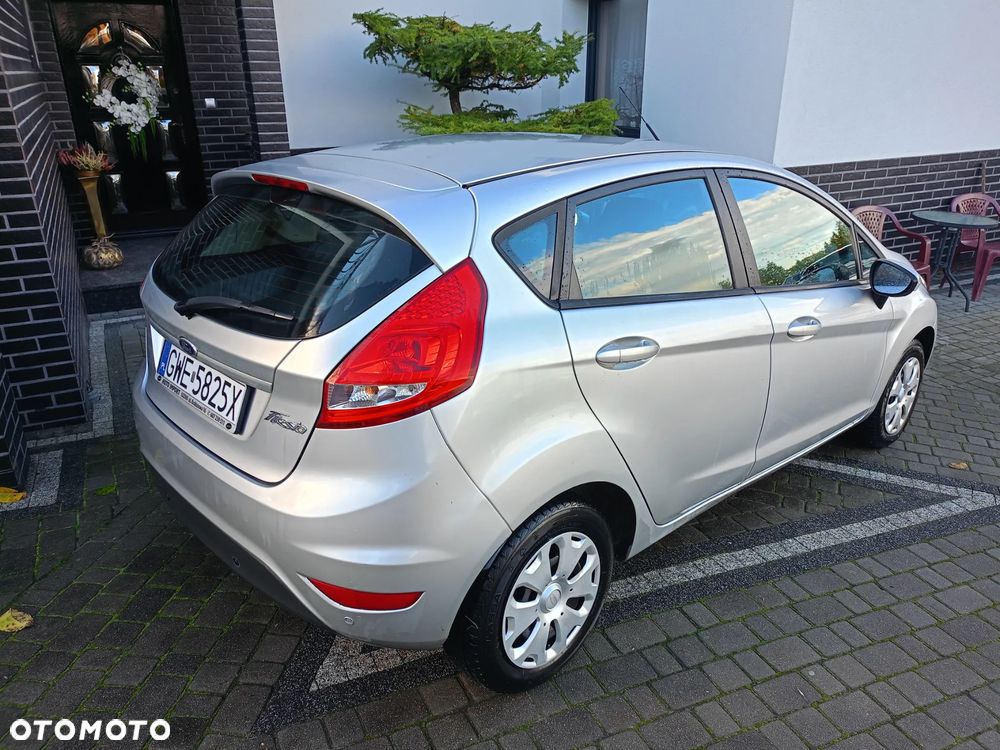 Ford Fiesta 2011 photo 5