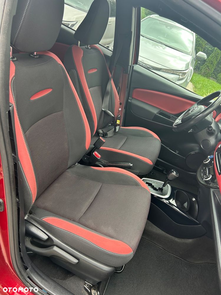 Toyota Yaris Hybrid 100 Selection Platinum - 10