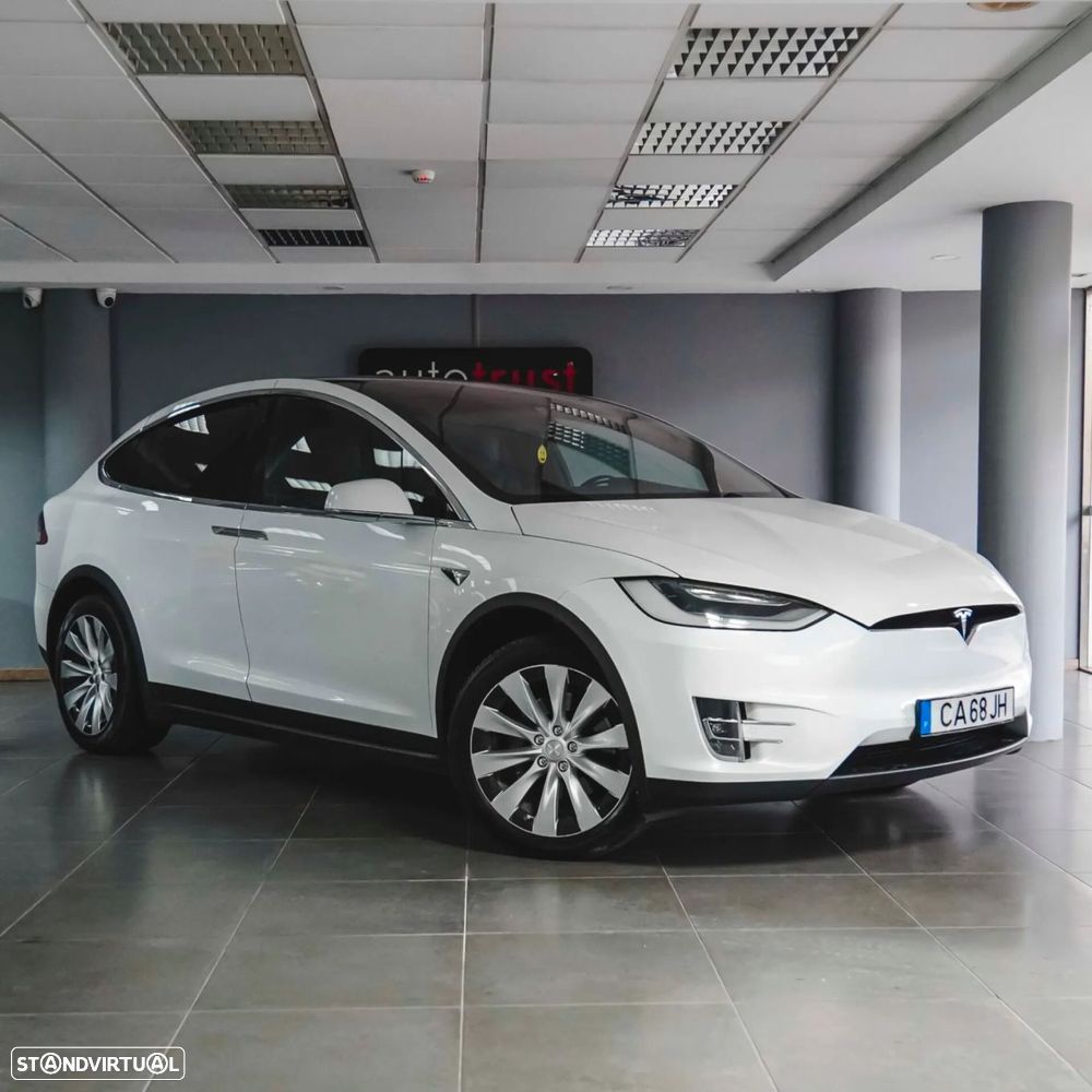 Tesla Model X - 1