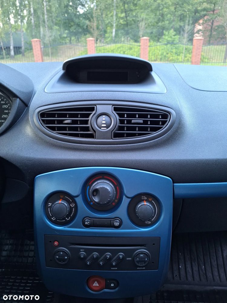 Renault Clio 1.2 16V Alize - 10