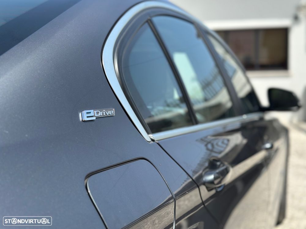 BMW 330 e iPerformance - 17