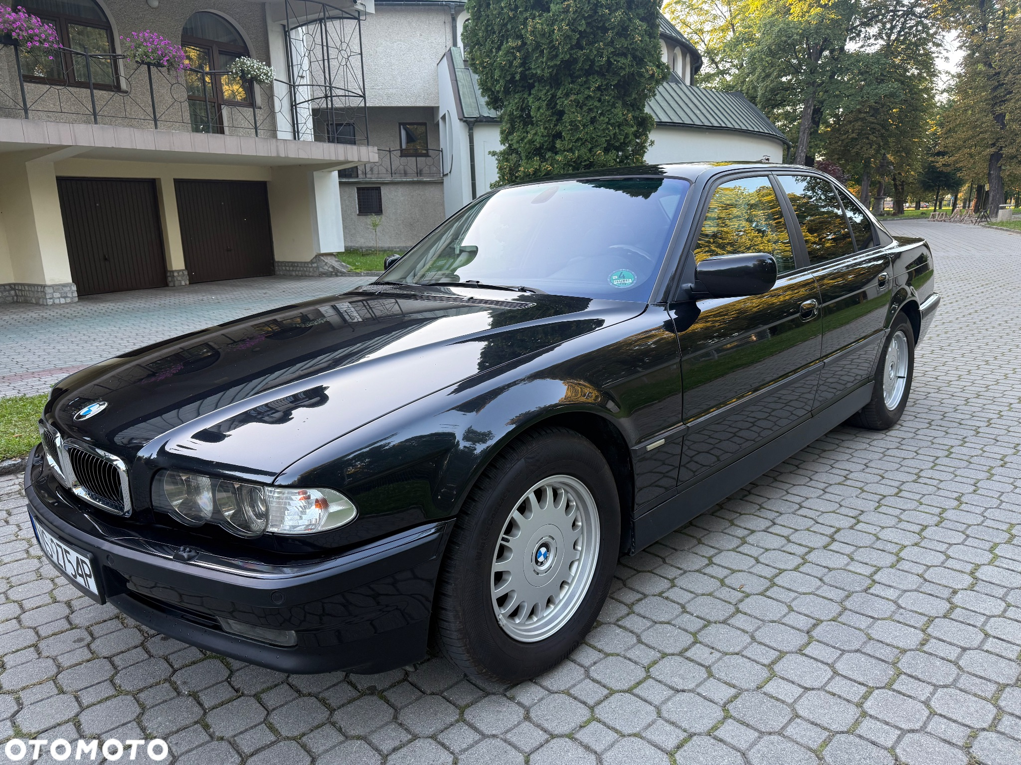 BMW Seria 7 750i - 8