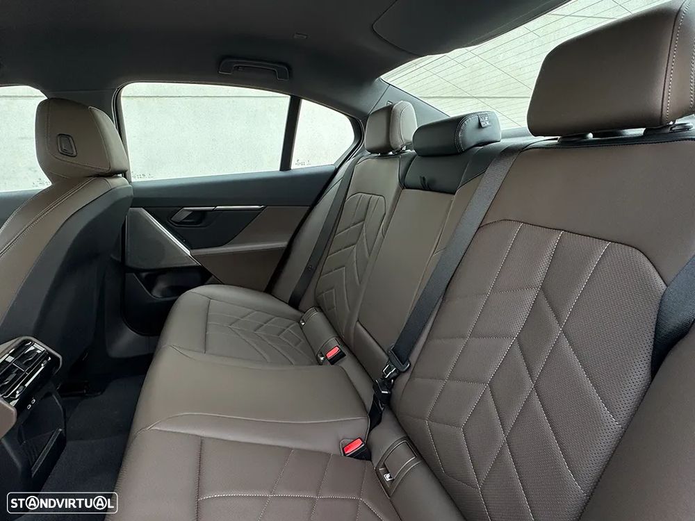 BMW i5 eDrive40 - 8