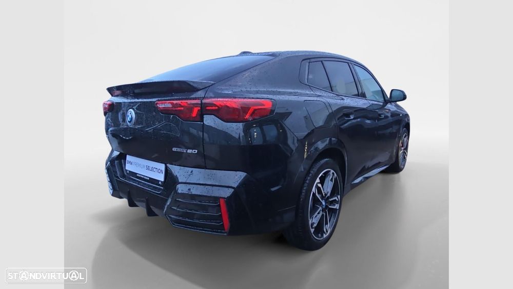 BMW iX2 eDrive20 Edição Desportiva M - 6