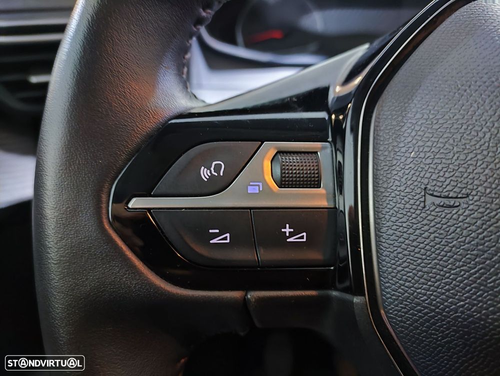 Peugeot 208 1.2 PureTech Active Pack - 11