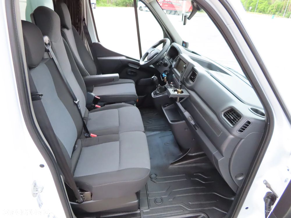Renault Master 2.3 dCi 163 Km WZMACNIANY Chłodnia -20*C + 30*C Z Izoterma 4.20 Cm 8 Euro Palet Zasilanie V230 Funkcja Grzania Kabina Sypialniana WEBASTO Stan Jak NOWY - 28