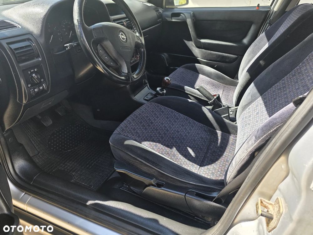 Opel Astra 1.6 GLS - 9