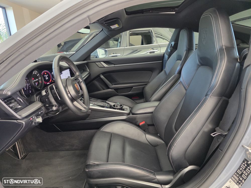 Porsche 911 (992) Carrera PDK - 19