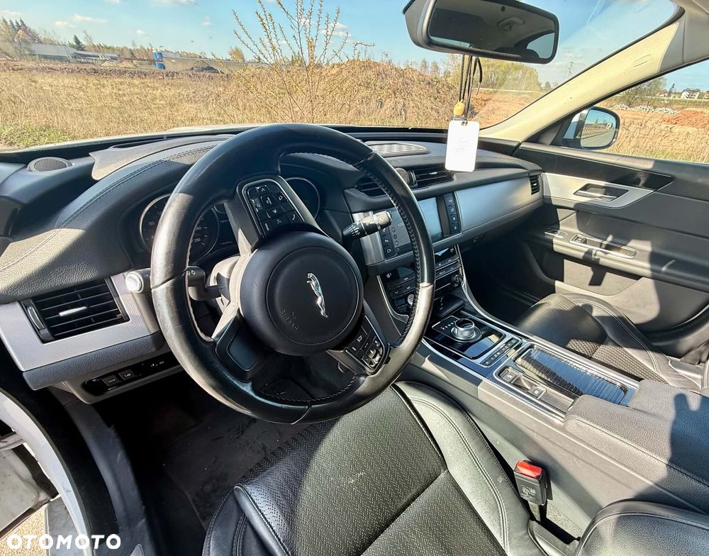 Jaguar XF 2.0 i4D Prestige - 17