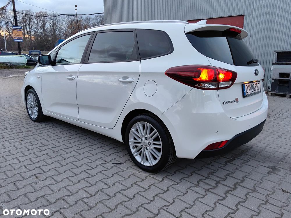 Kia Carens 1.7 CRDi 141 UEFA EURO 2016 - 9