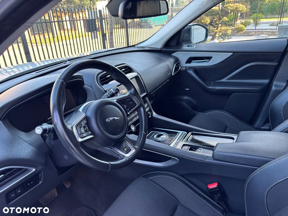 Jaguar F-Pace 2.0 i4D AWD R-Sport - 31