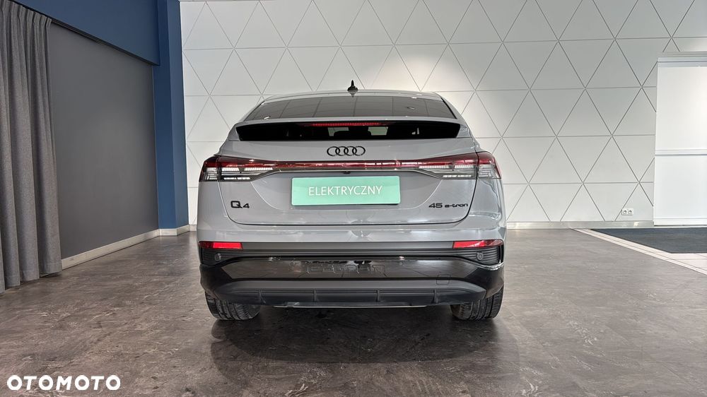 Audi Q4 e-tron - 5