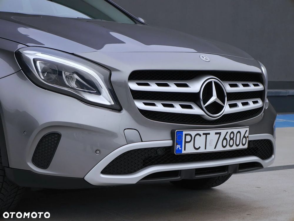 Mercedes-Benz GLA 180 7G-DCT - 39