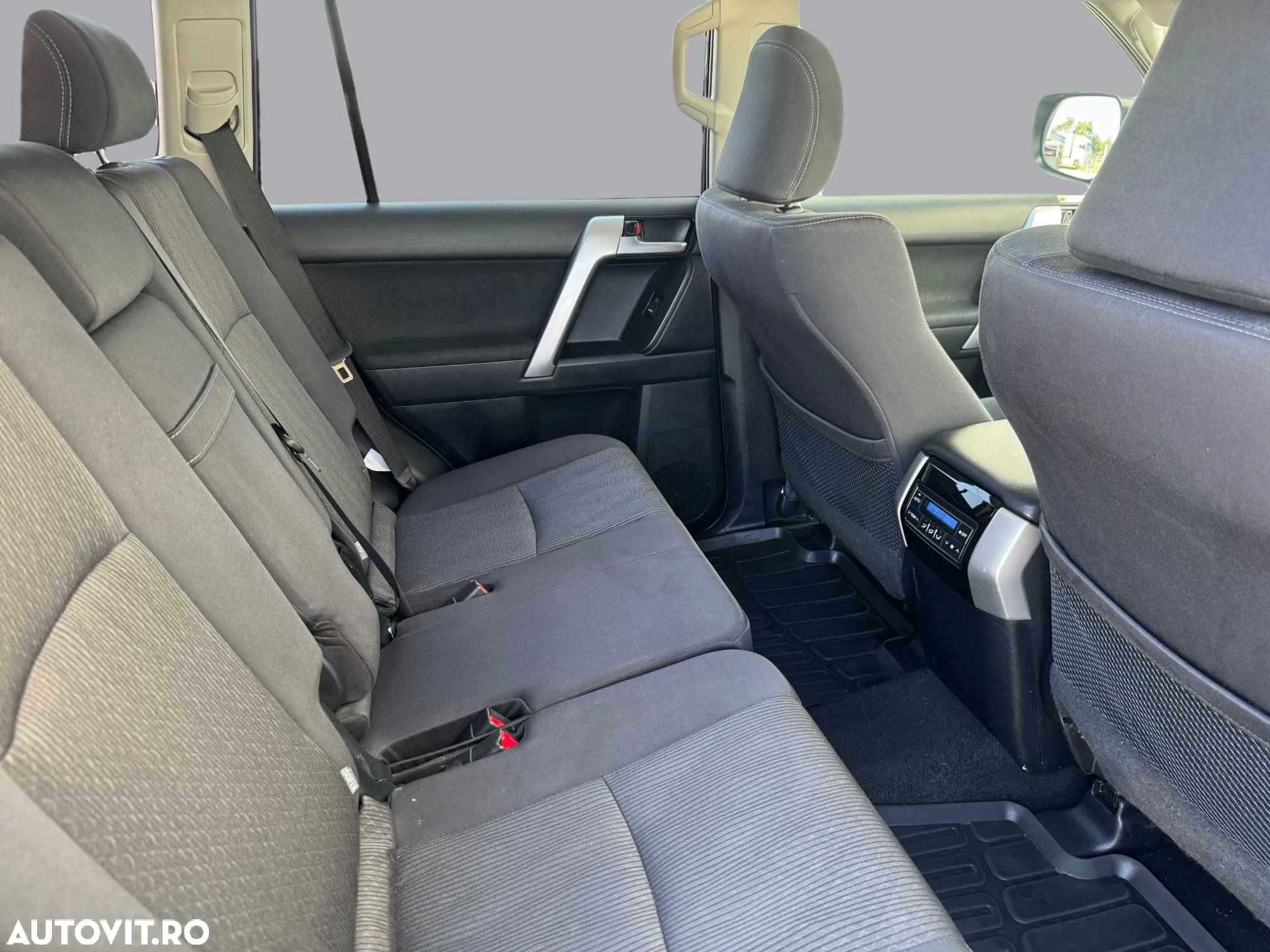 Toyota Land Cruiser 2.8l D-4D 204 CP A/T 7 locuri Executive - 25